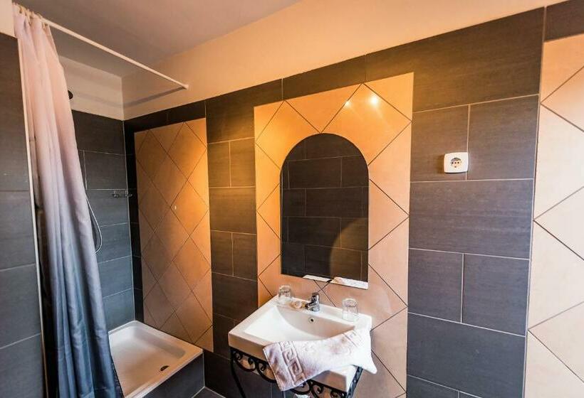 Номер Стандарт, Bástya Panzió és étterem