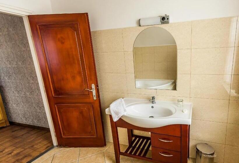 Номер Стандарт, Bástya Panzió és étterem