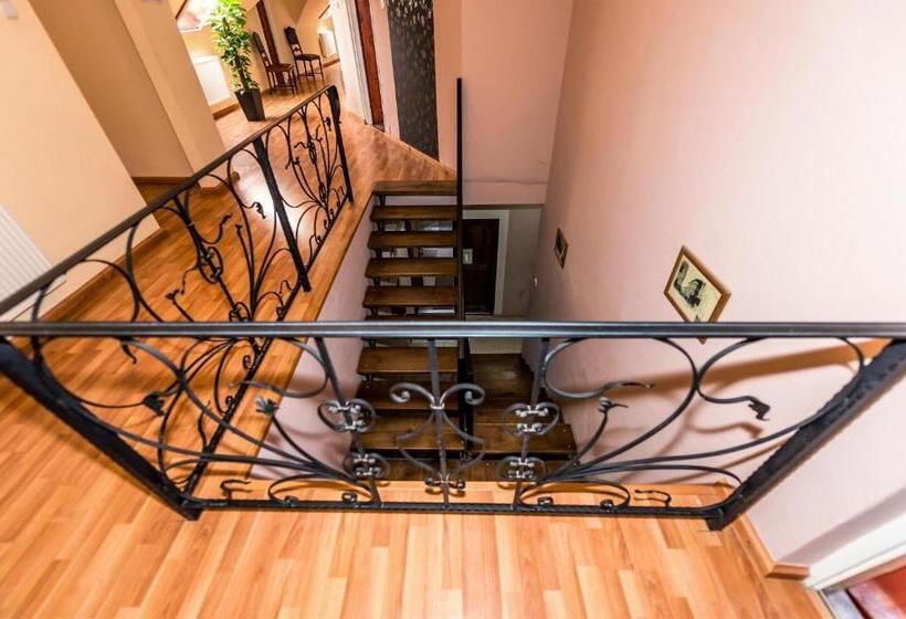 Номер Стандарт, Bástya Panzió és étterem