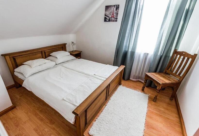 Четырехместный Номер Стандарт, Bástya Panzió és étterem