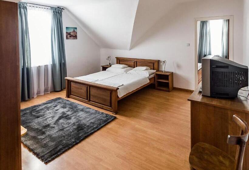 Четырехместный Номер Стандарт, Bástya Panzió és étterem