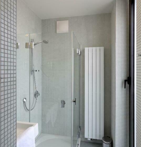 标准三人间, Fabrika