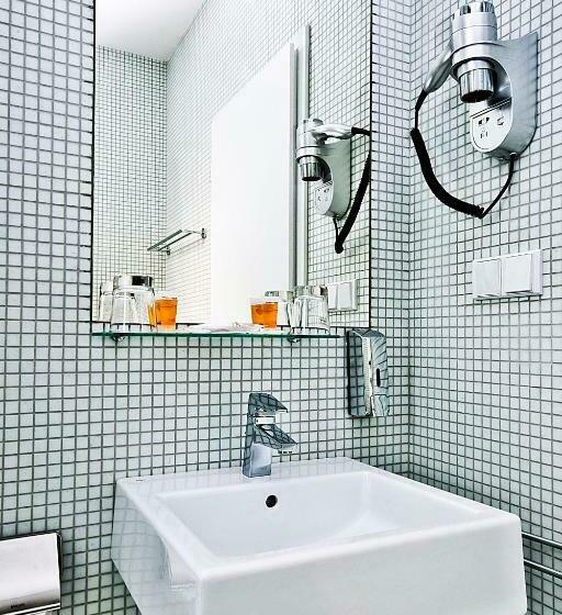 标准单人间, Fabrika