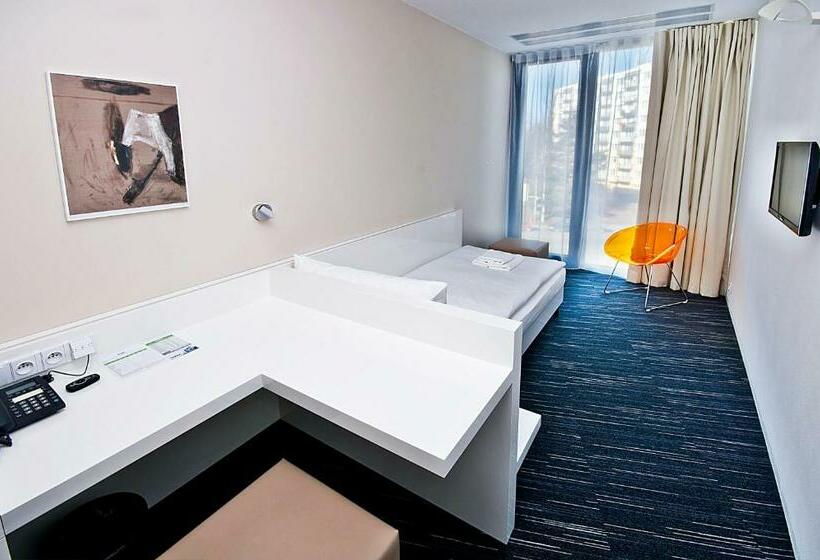 标准单人间, Fabrika