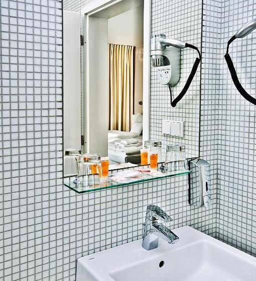 标准三人间, Fabrika