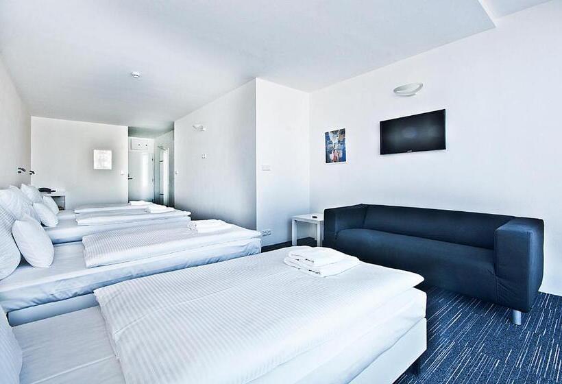 四人标准间, Fabrika