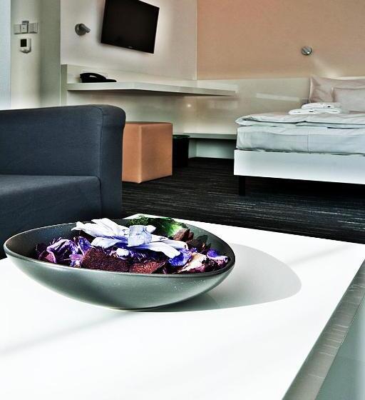 四人标准间, Fabrika