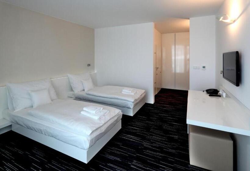 高级客房, Fabrika