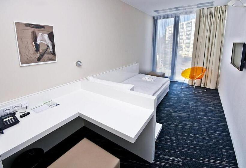 标准单人间, Fabrika