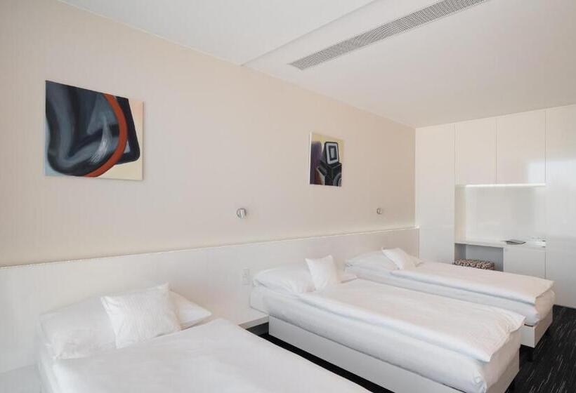 标准三人间, Fabrika