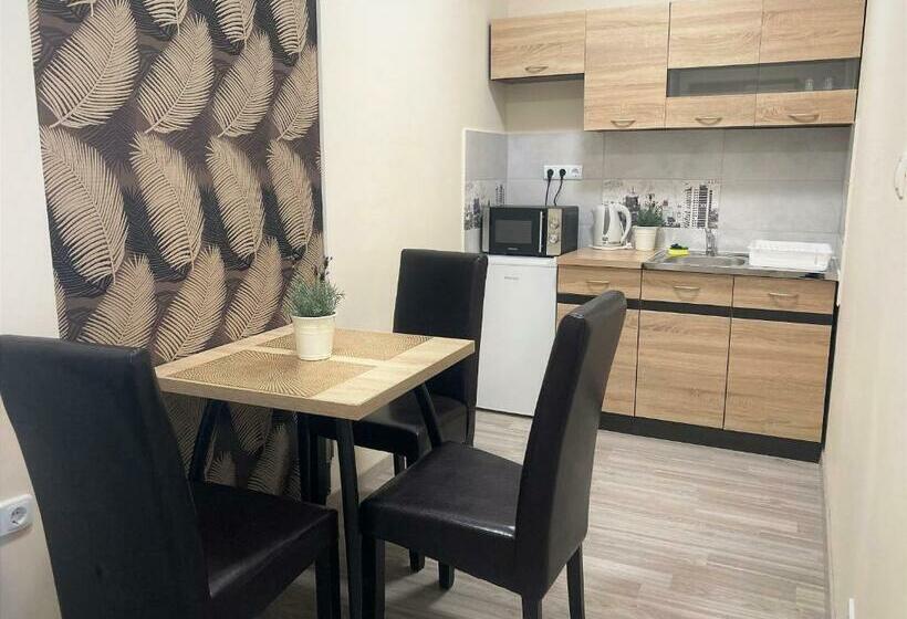 Полулюкс, Libra