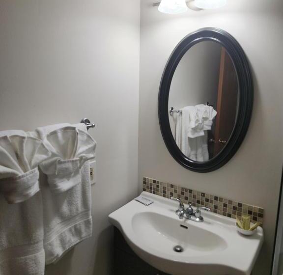 ファミリールーム, Midway Motel