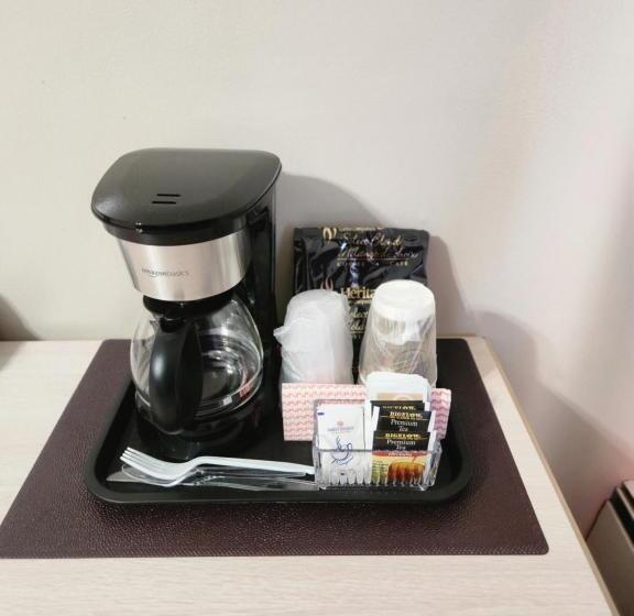 ファミリールーム, Midway Motel