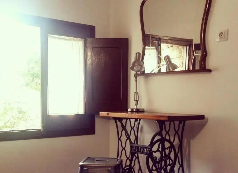 Camera Economy, Hostal Moliné