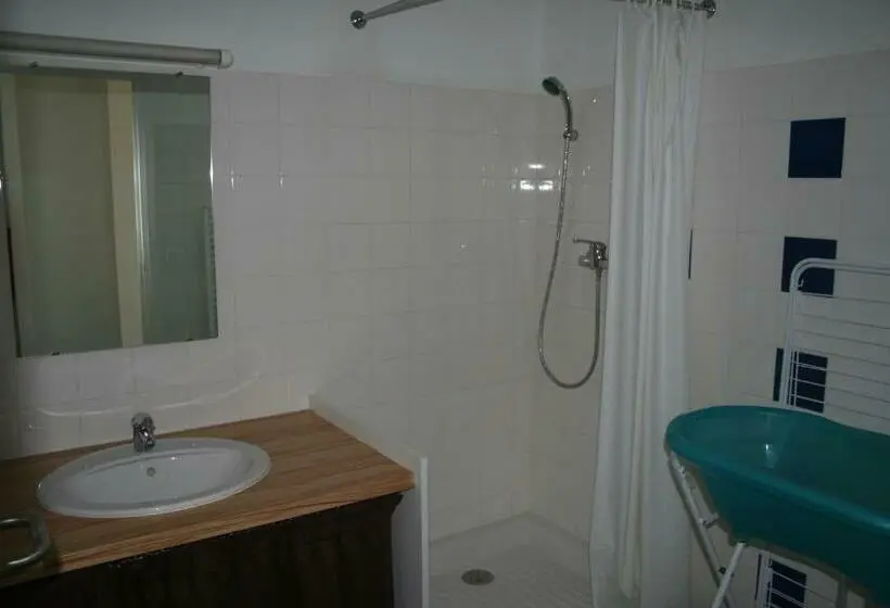 スタンダードスタジオ, Residence Adrechas Et Spa