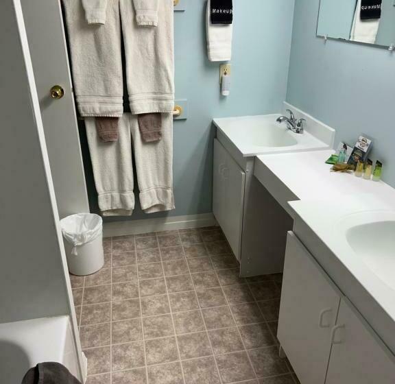 Люкс с Балконом, Bear Country Inn And Suites