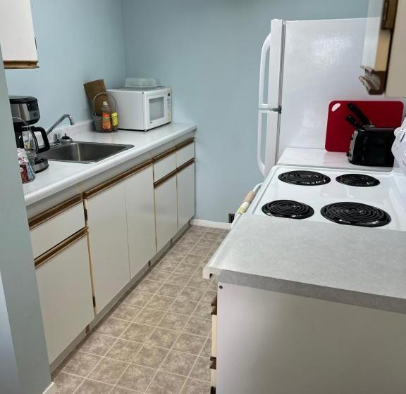 جناح مزوَّد بشرفة, Bear Country Inn And Suites