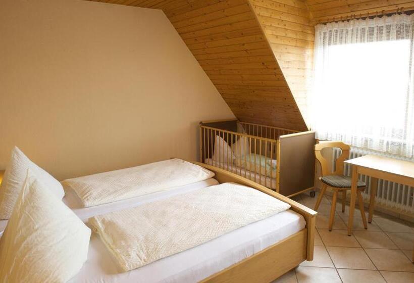 חדר סטנדרט לשלושה, Gasthof Zum Kreuz