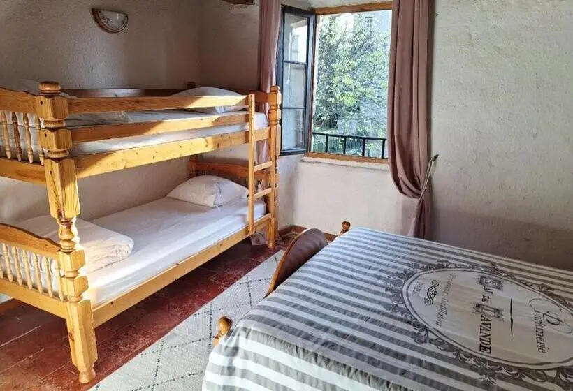 スタンダード４人部屋, Chambres Lou Castel