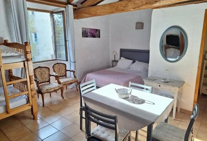 スタンダード４人部屋, Chambres Lou Castel