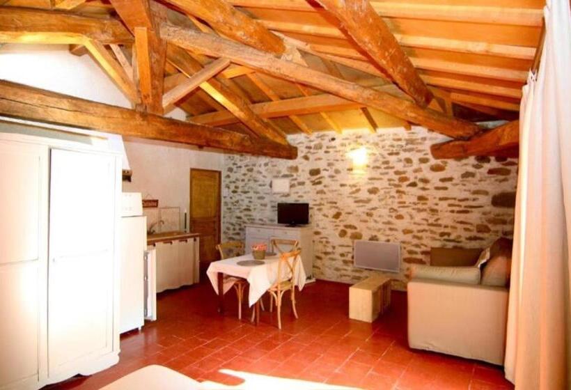 スタンダードトリプルルーム, Chambres Lou Castel