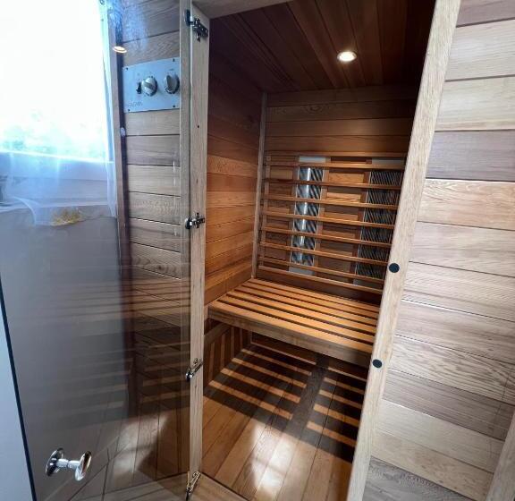 غرفة عائلية, La Carrière