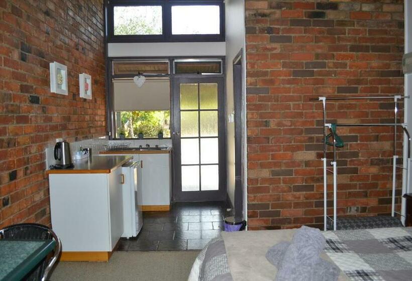 Номер Deluxe, Colonial Motel