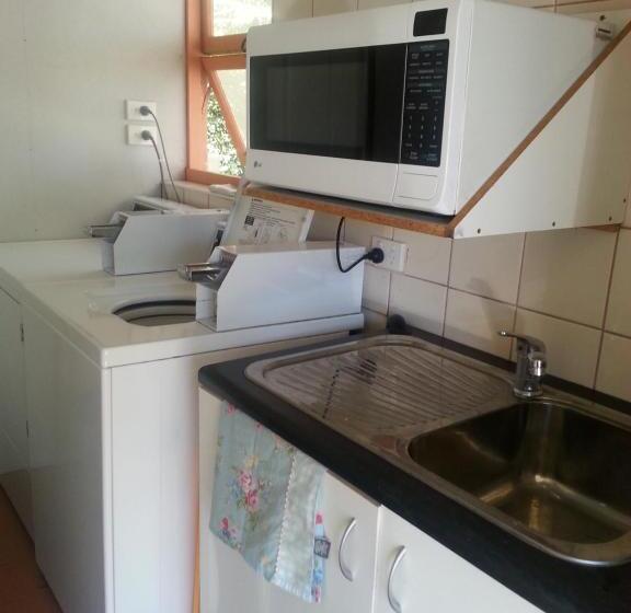 إستديو عائلى, Bargo Motor Inn