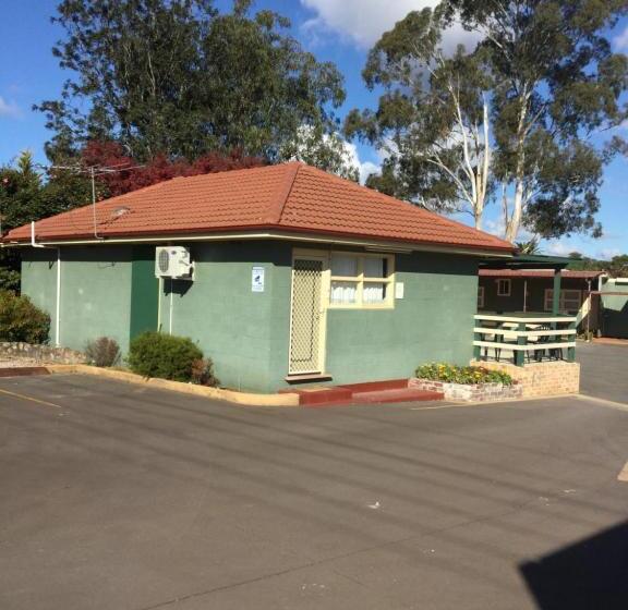 إستديو عائلى, Bargo Motor Inn