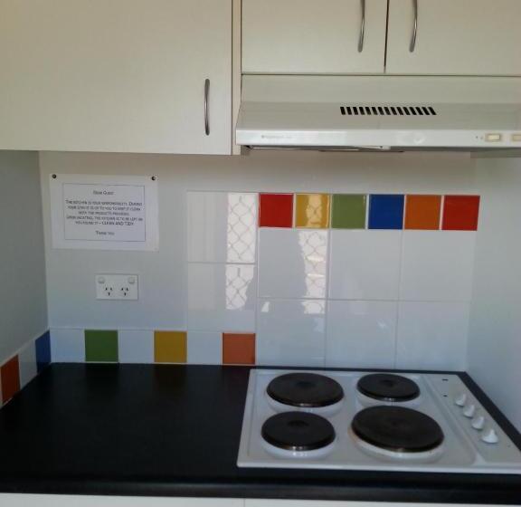 إستديو عائلى, Bargo Motor Inn