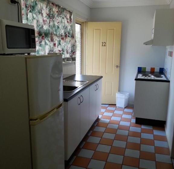 إستديو عائلى, Bargo Motor Inn