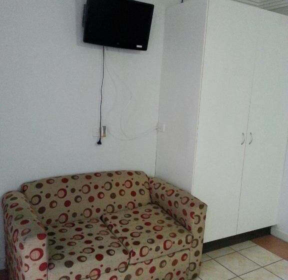 إستديو عائلى, Bargo Motor Inn