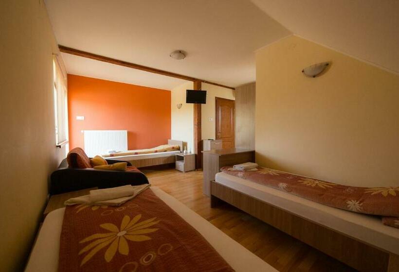 标准三人间, Bíbic Vendégházak