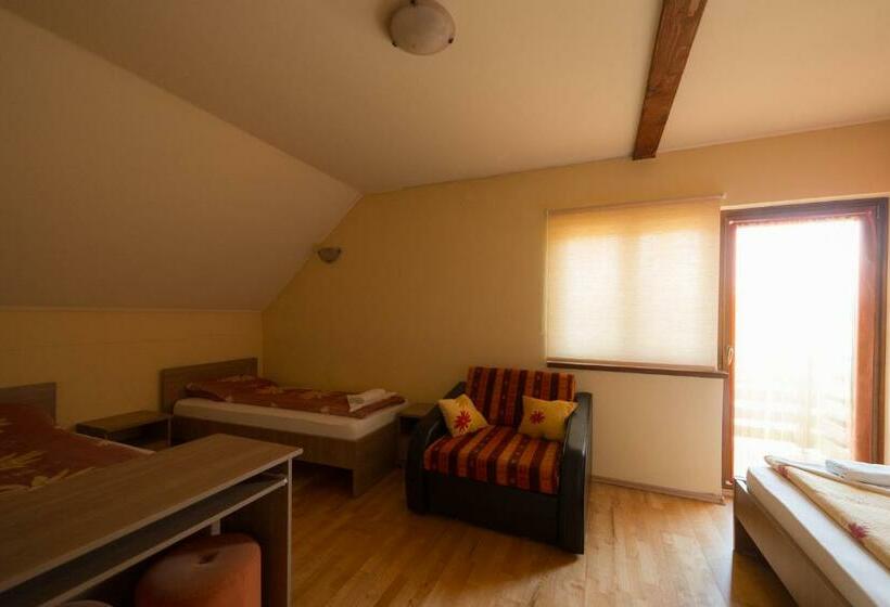 标准三人间, Bíbic Vendégházak