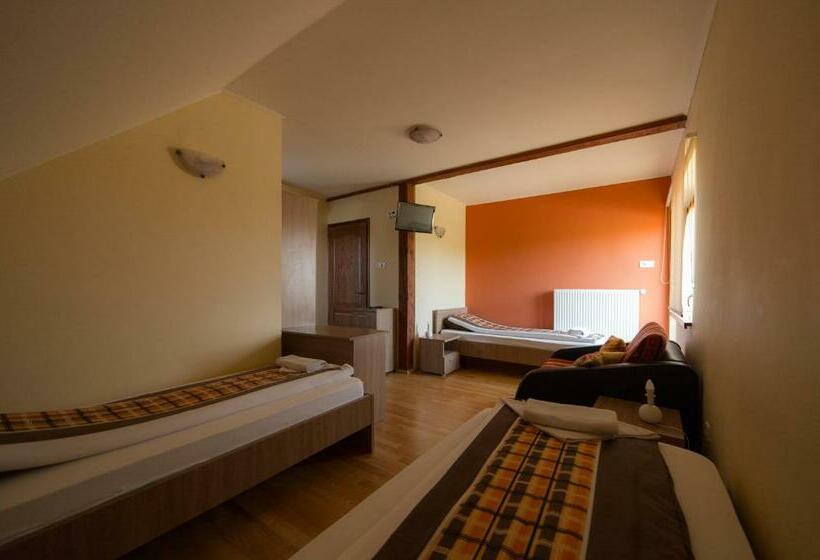 标准三人间, Bíbic Vendégházak