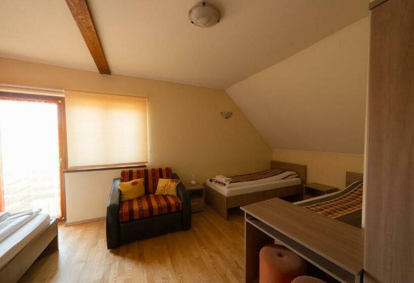 标准三人间, Bíbic Vendégházak