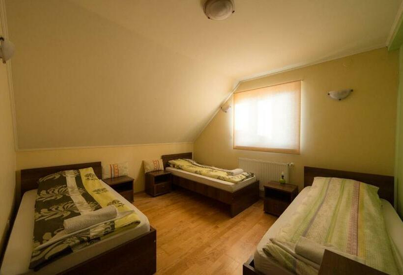 标准三人间, Bíbic Vendégházak