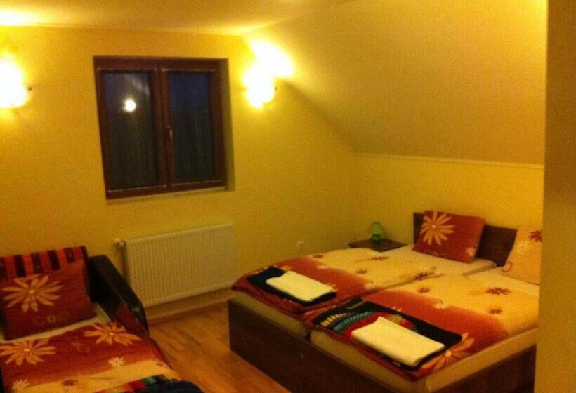 四人标准间, Bíbic Vendégházak