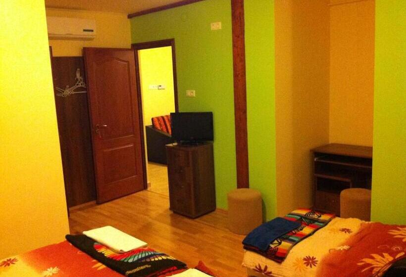 四人标准间, Bíbic Vendégházak