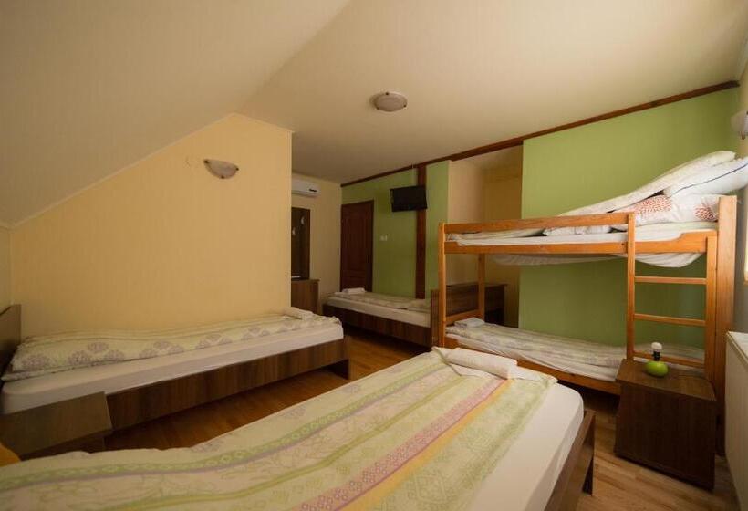 四人标准间, Bíbic Vendégházak