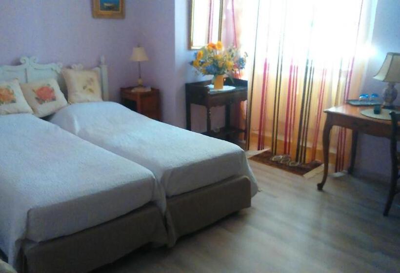 Номер Стандарт, Chambres D'hôtes Saint Roch