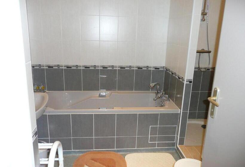 Номер Стандарт, Chambres D'hôtes Saint Roch