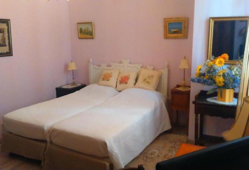 Номер Стандарт, Chambres D'hôtes Saint Roch