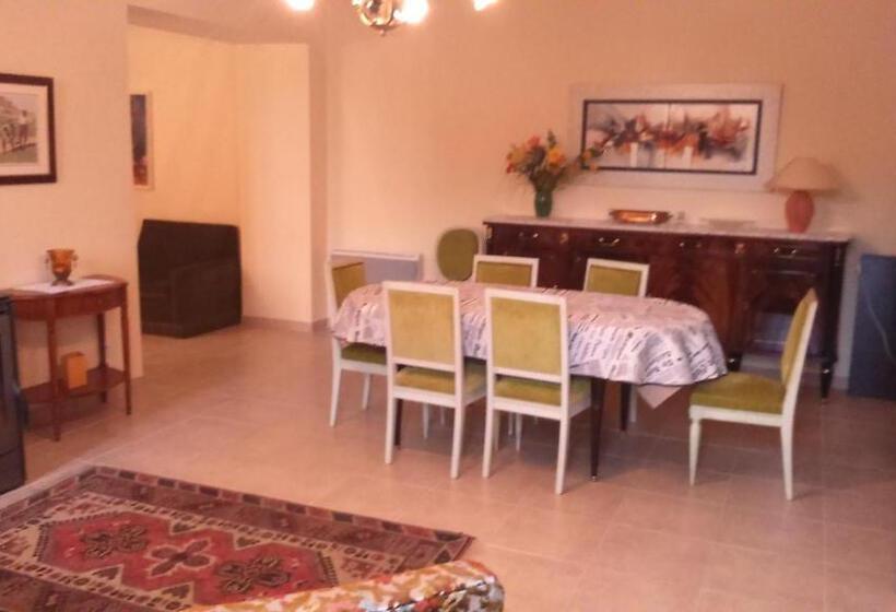 Дом 3 Спальни, Chambres D'hôtes Saint Roch