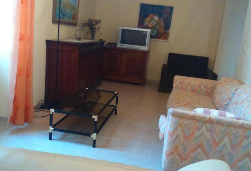 Дом 3 Спальни, Chambres D'hôtes Saint Roch
