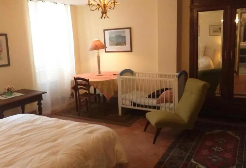 ３ベッドルームハウス, Chambres D'hôtes Saint Roch