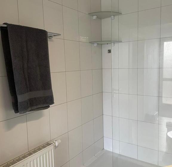 غرفة قياسية, Pension Zur Quelle