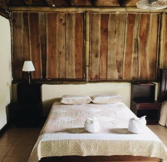 غرفة سوبيريور ثلاثية, Albergue De Montaña Talari