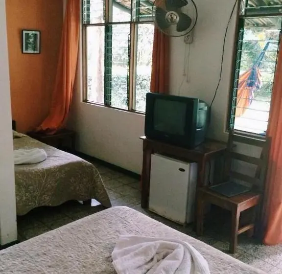 スタンダードトリプルルーム, Albergue De Montaña Talari