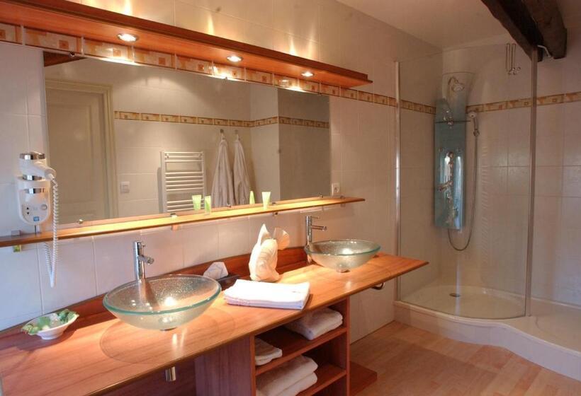 Номер Deluxe, Au Fond De La Cour